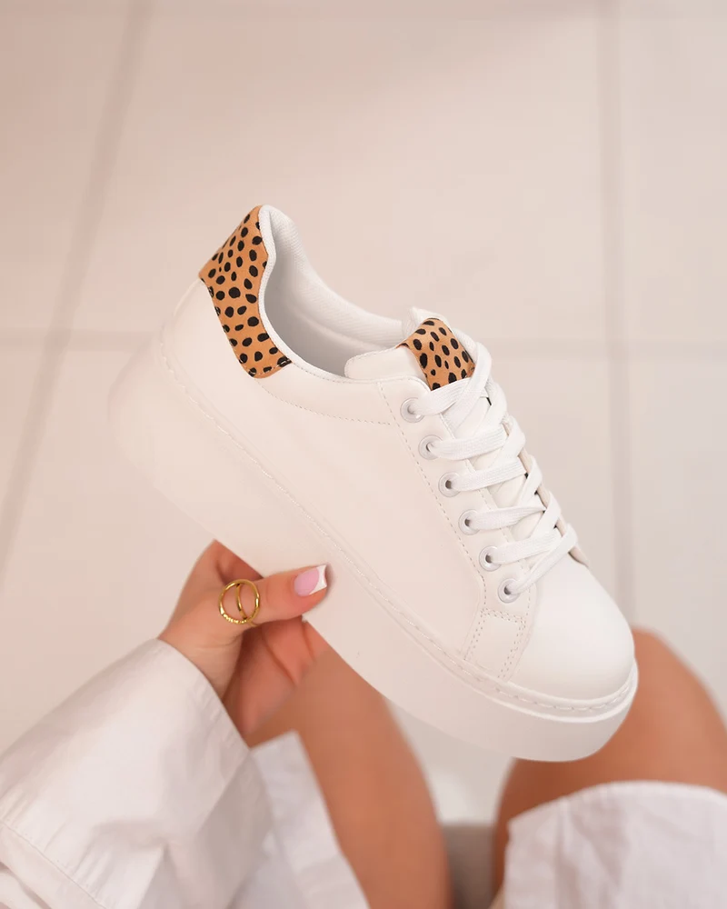Basket femme blanche avec détail léopard – Une touche sauvage et élégante