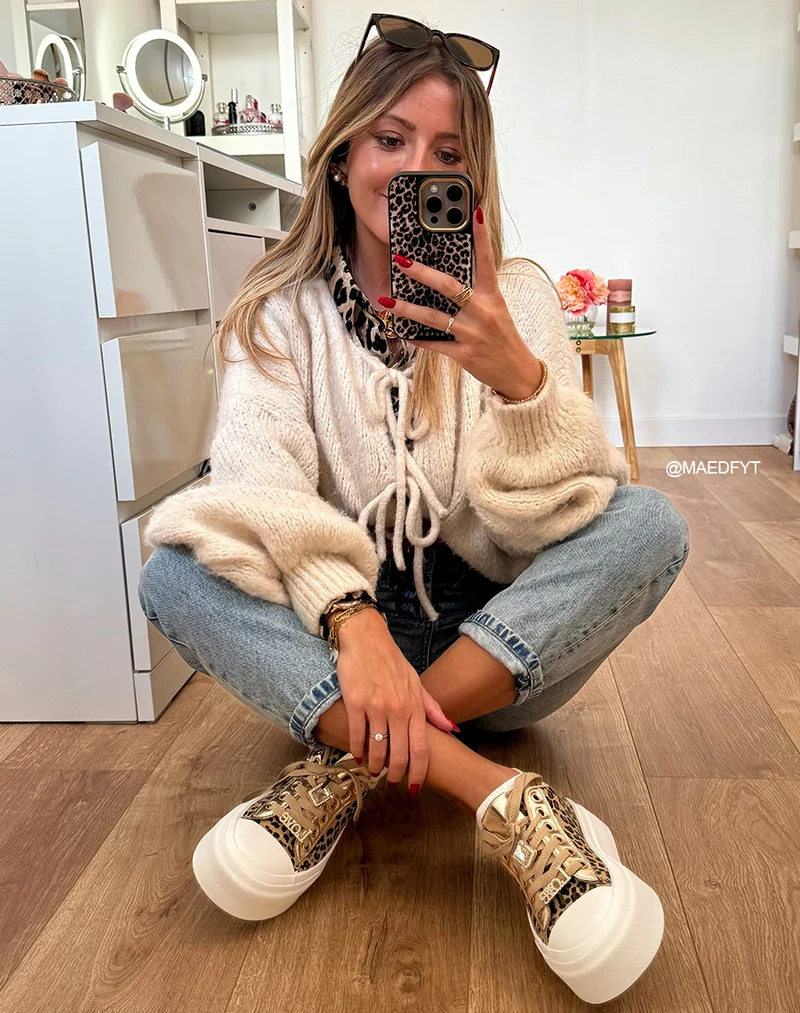 Basket femme léopard chic avec détails dorés et plateforme tendance