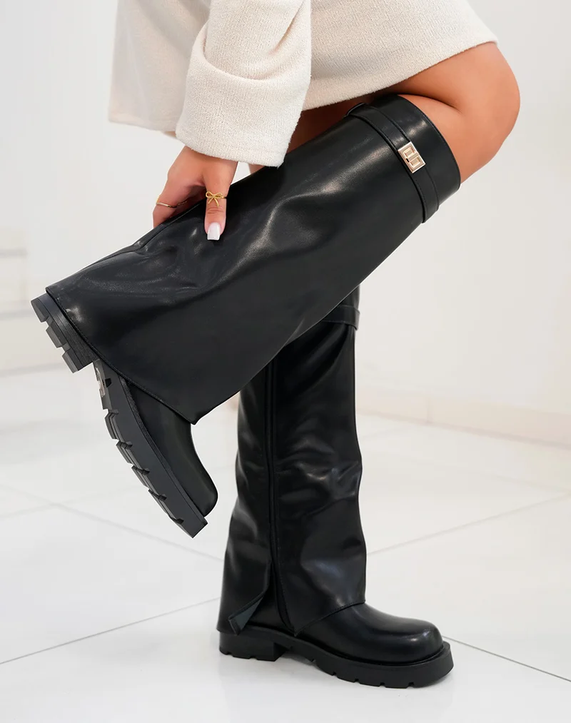 Bottes femme noires à revers avec détail doré et semelle crantée