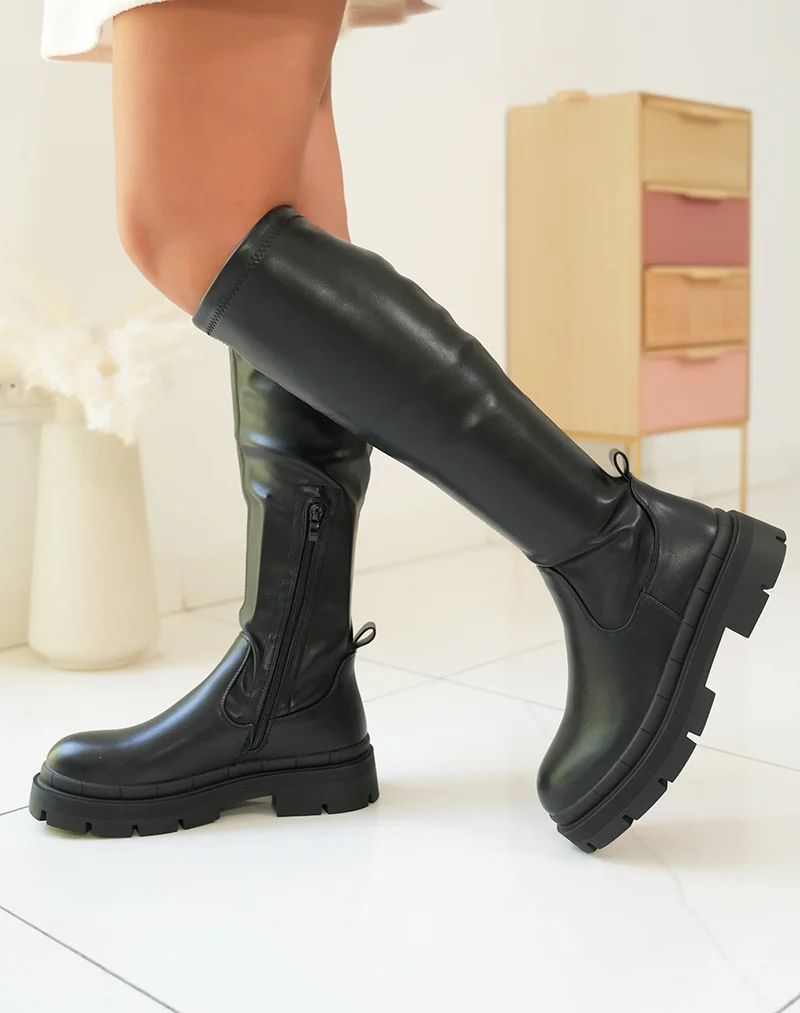 Bottes noires inspiration chelsea à semelle plate et épaisse