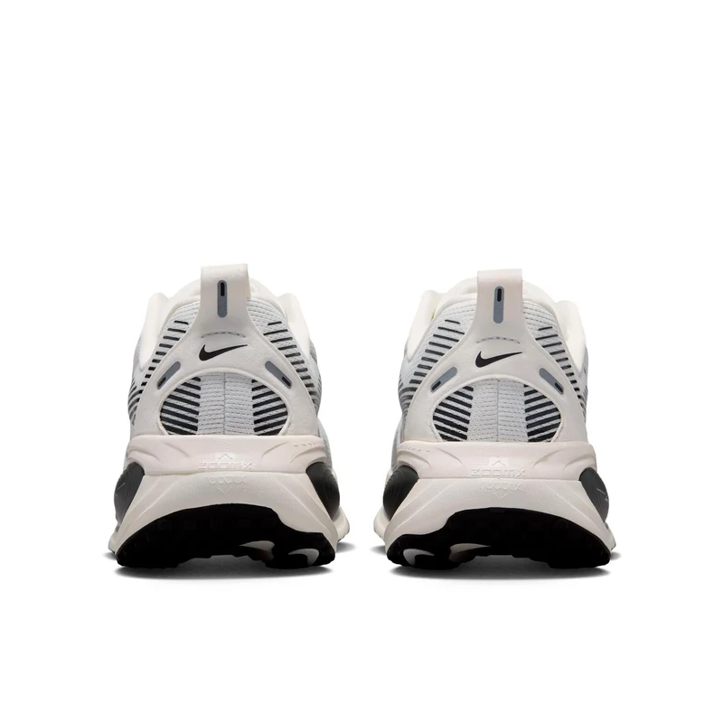 Vomero 18 Chaussure de running sans stabilisateurs - blanc, argent