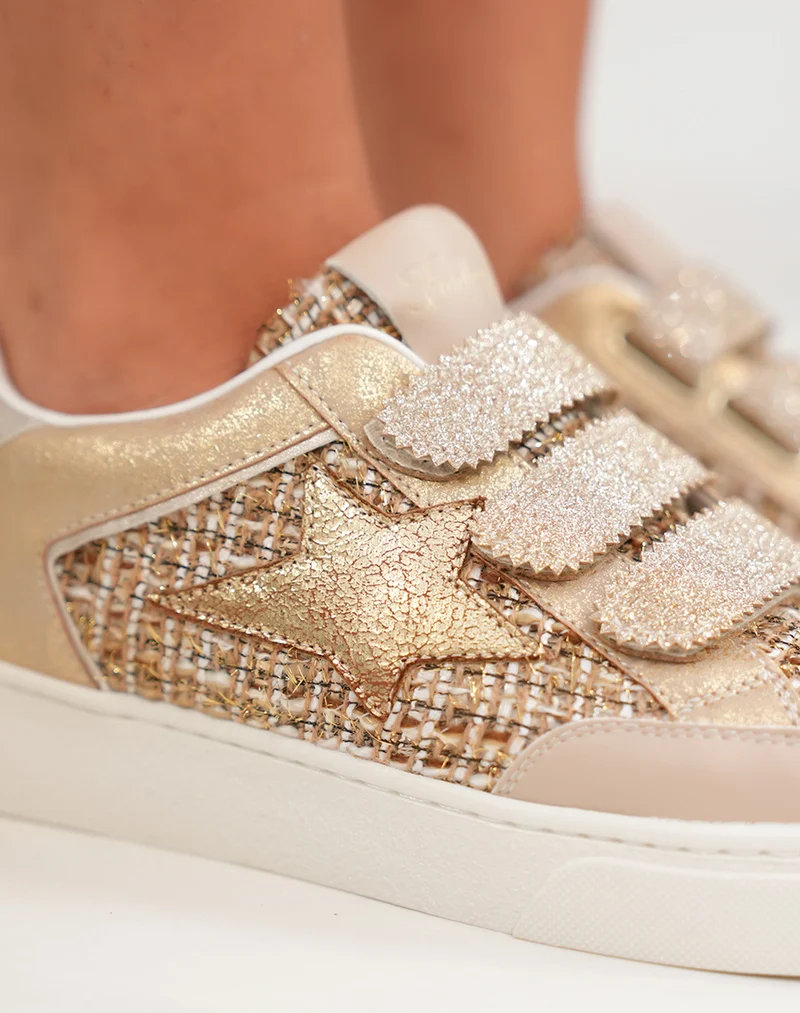 Basket femme beige et doré avec étoile et scratchs pailletés
