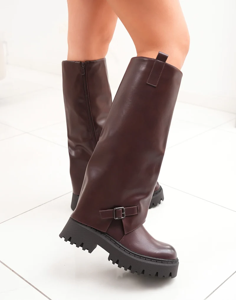 Bottes hautes femme bordeaux à revers avec semelle crantée et boucle