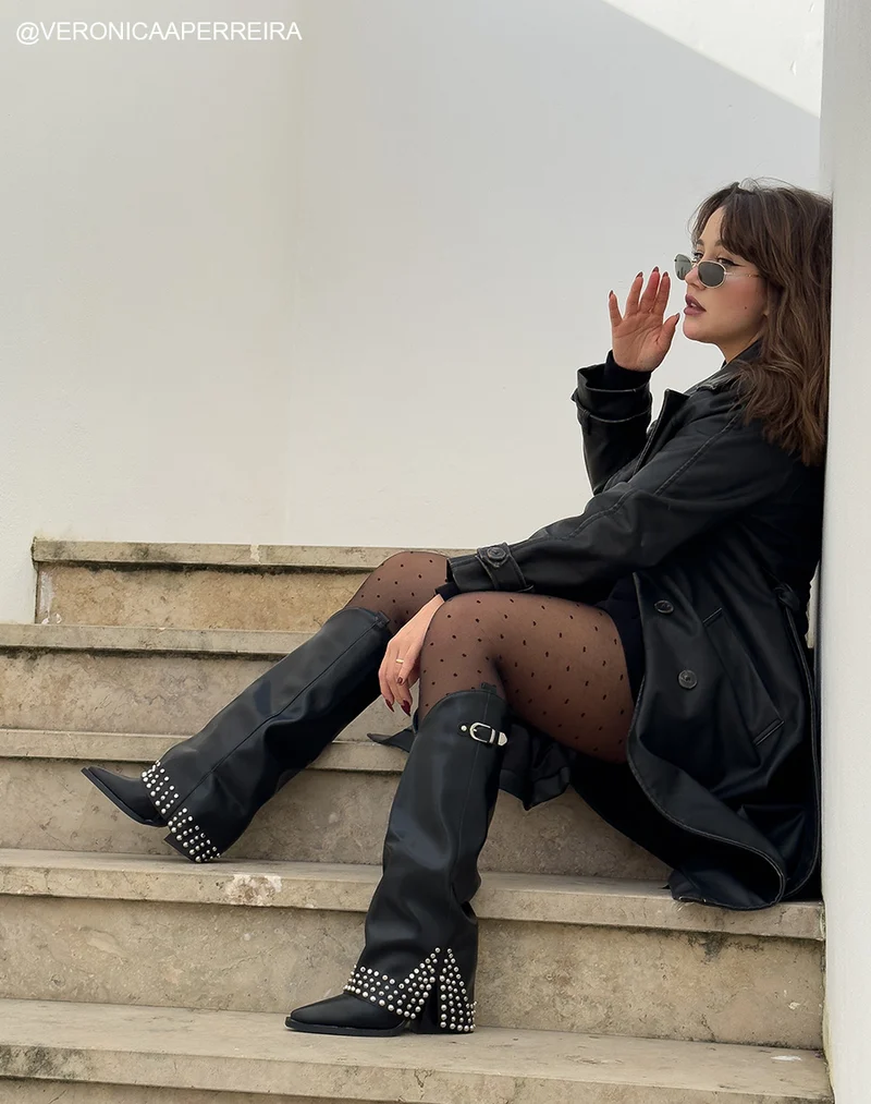 Santiags femme noires cloutées avec talon biseauté et tige haute