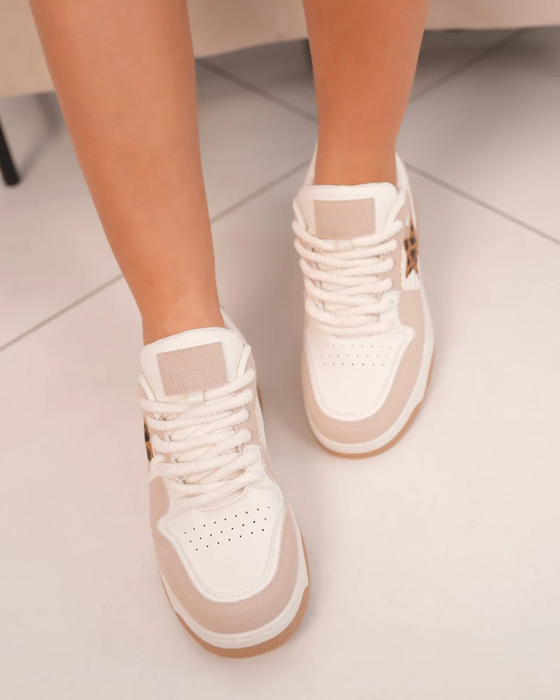 Baskets femme blanches à empiècements beige avec étoiles pailletées et léopard