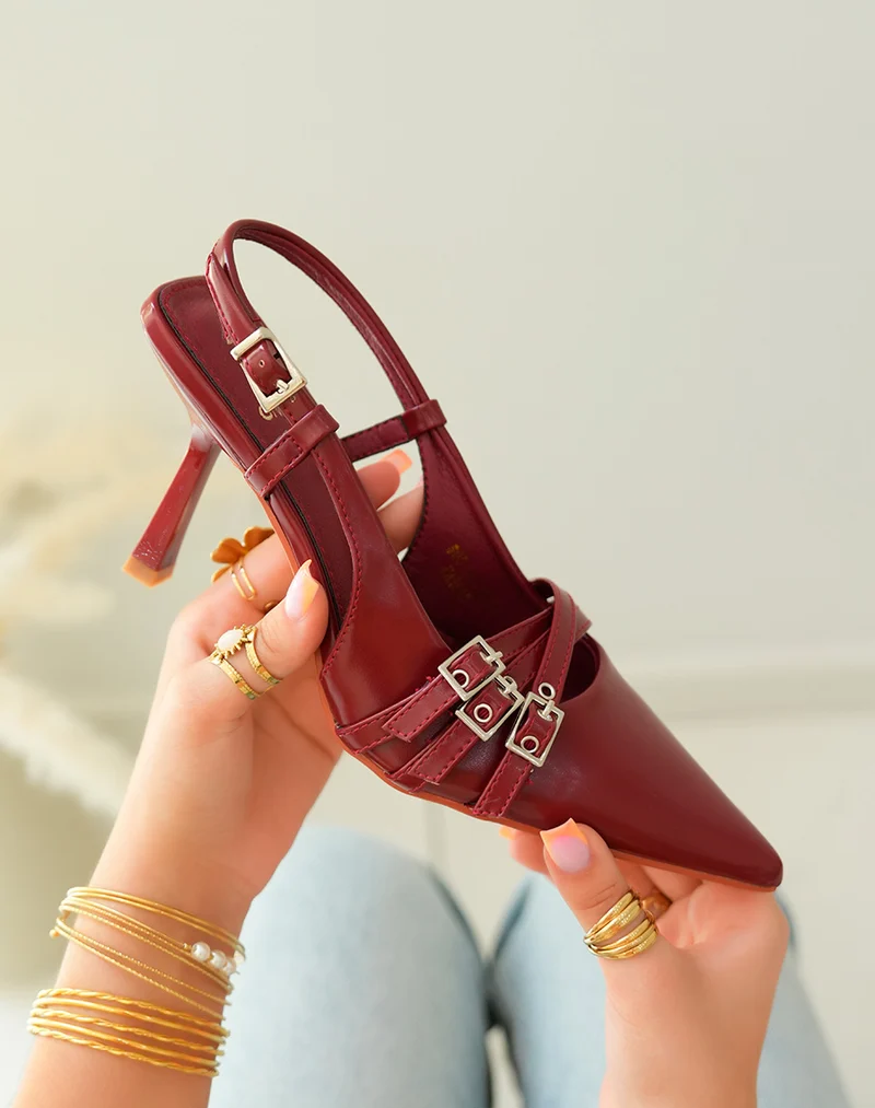 Escarpins bordeaux chic avec triple lanières et bout pointu
