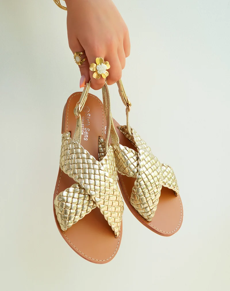 Sandales femme dorées tressées pour un look estival chic