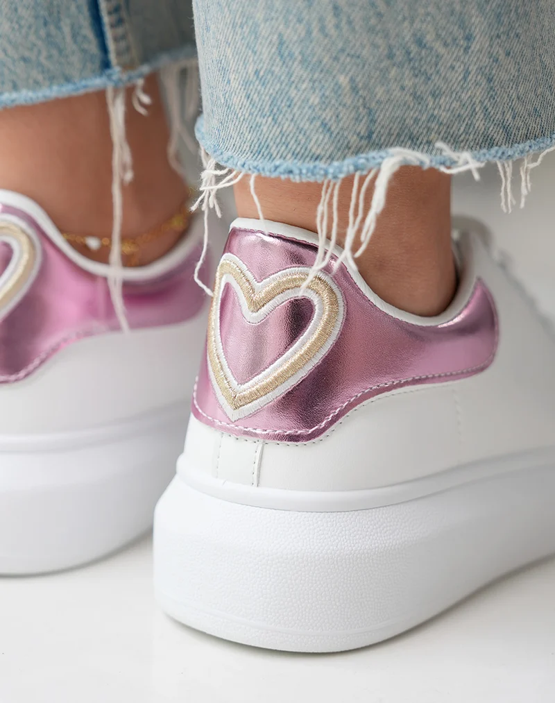 Baskets femme blanches tendance avec empiècement rose irisé et détail cœur doré
