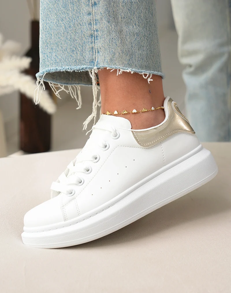 Baskets femme blanches tendance avec empiècement doré irisé et détail cœur