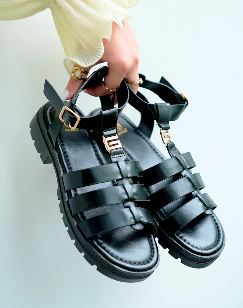 Sandales femme noires à triple bride avec détails dorés et semelle crantée