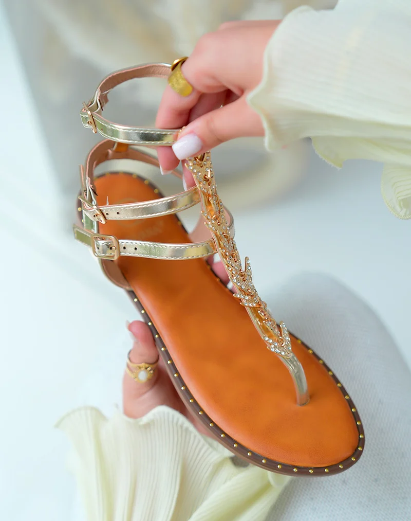Nu-pieds femme dorés tendance à triple lanière ajustable