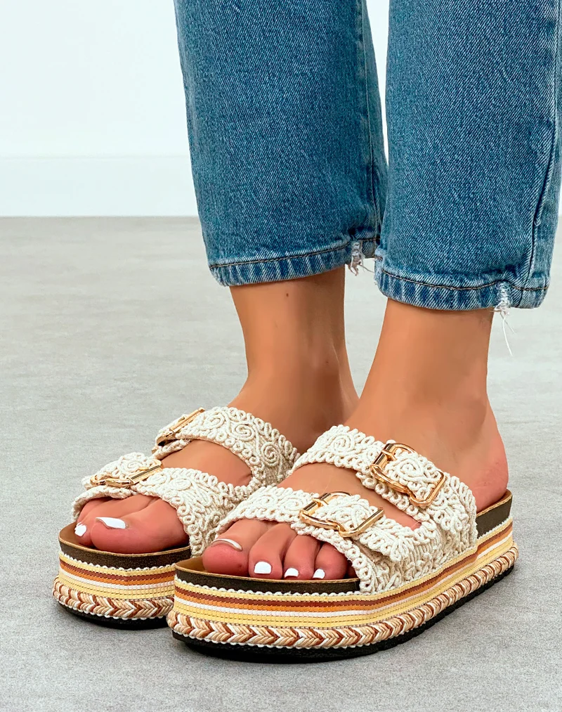 Mules Beige Brodées à Double Sangle et Plateforme Aztèque – Sophistication