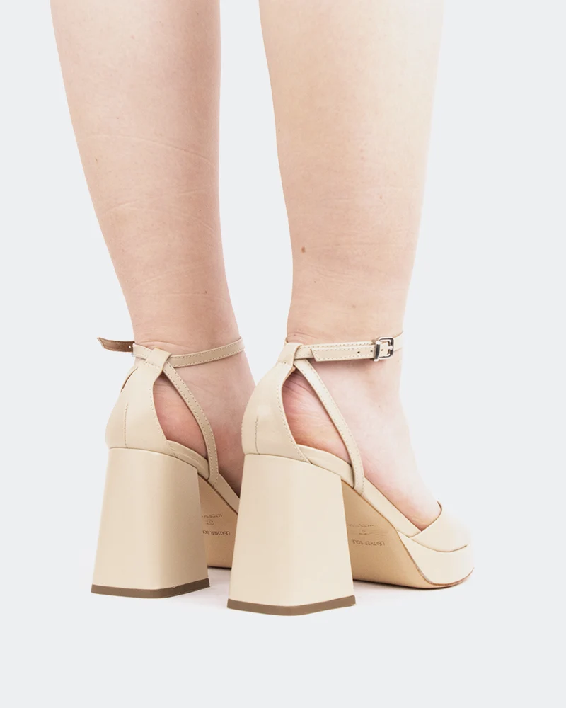 Pujol, Vanilla Leather/Cuir Vanille