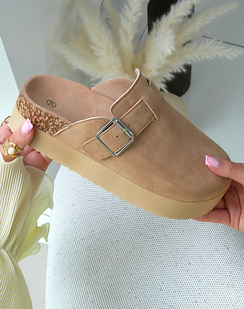 Mules fermées femme en suédine beige avec plateforme épaisse élégantes et confortables