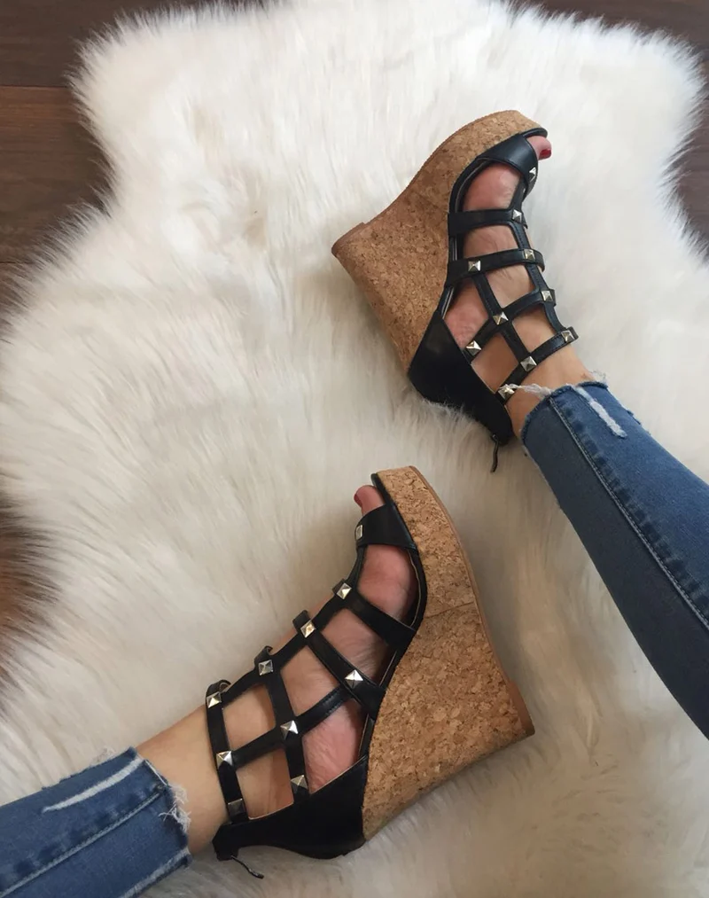 Compensée noires cloutées