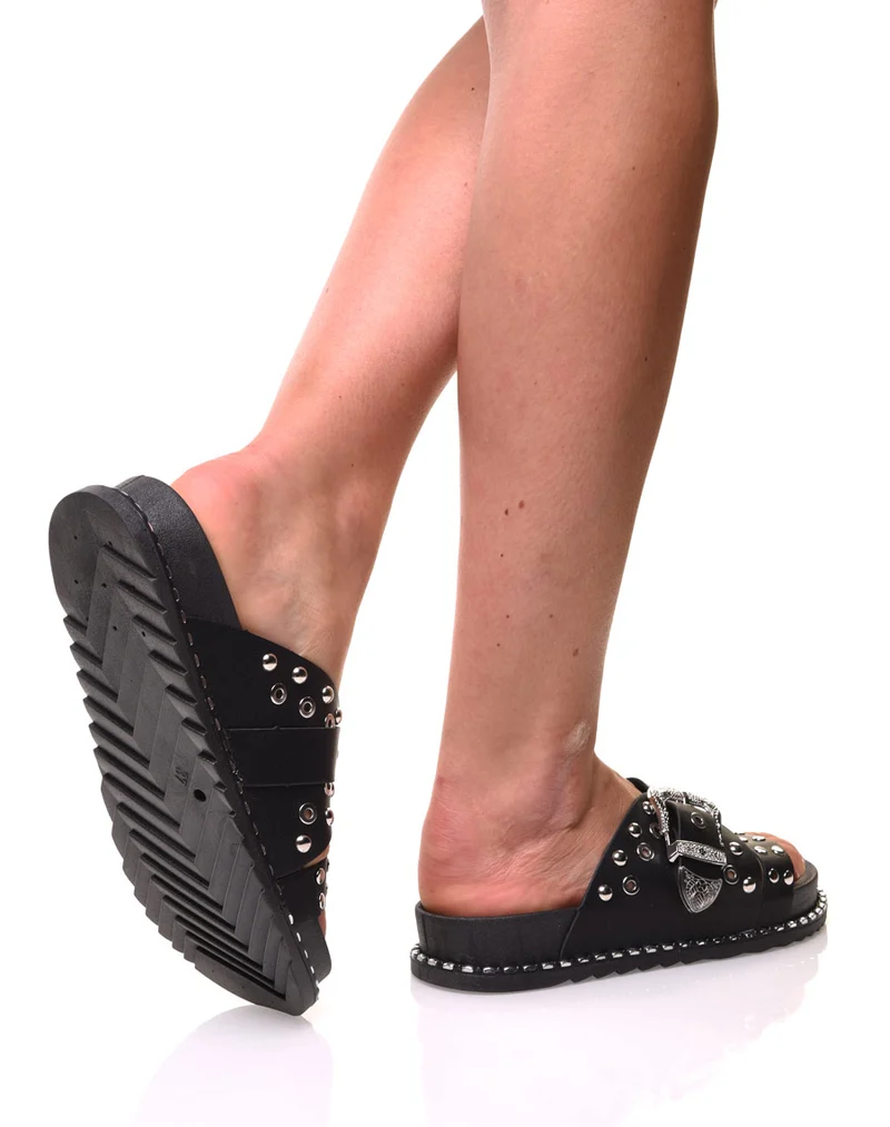 Sandales cloutées noires à boucles gravées