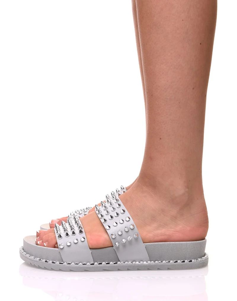 Sandales grises cloutés