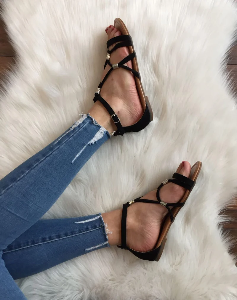 Nu-pieds noirs en suédines