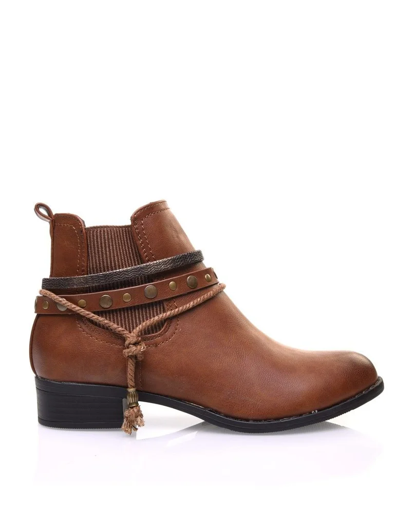Bottines plates camel avec différentes lanières