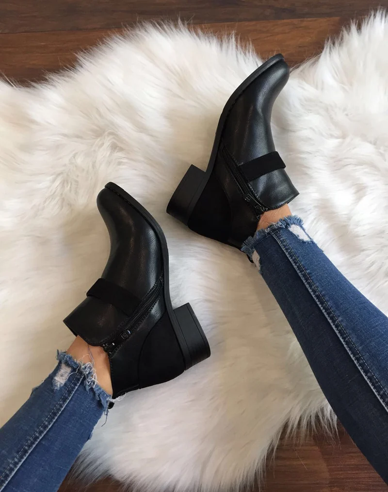 Bottines plates noires empiècements suédines