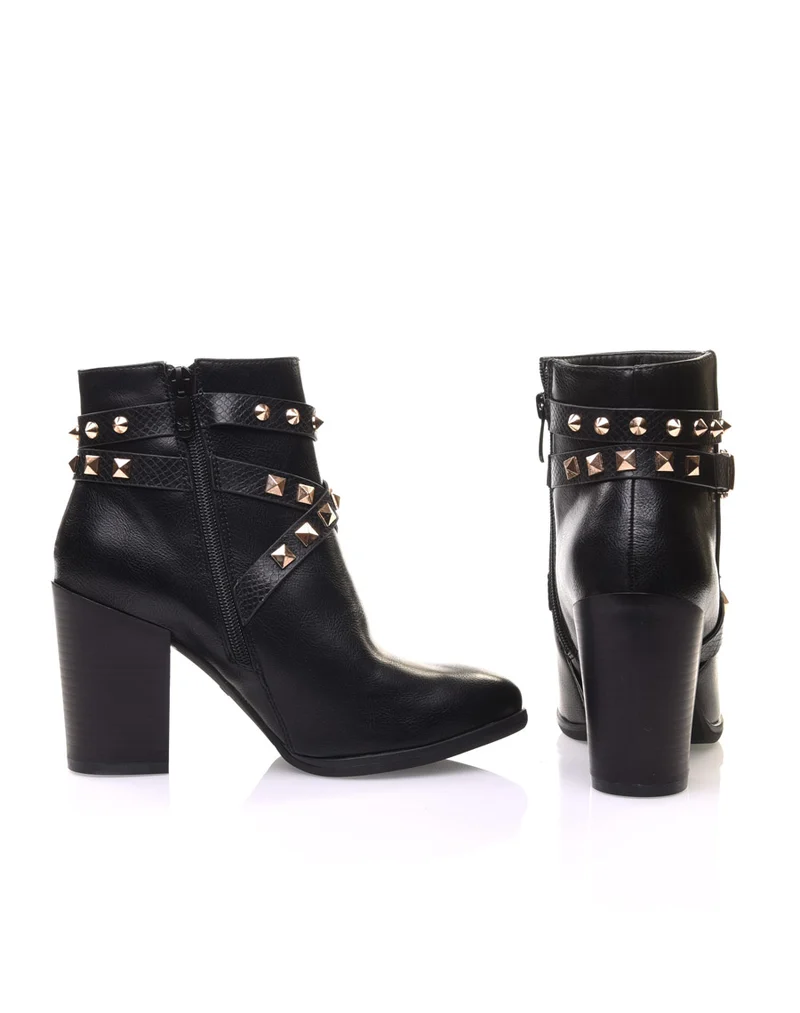 Bottines noires à talons et clous pyramidaux