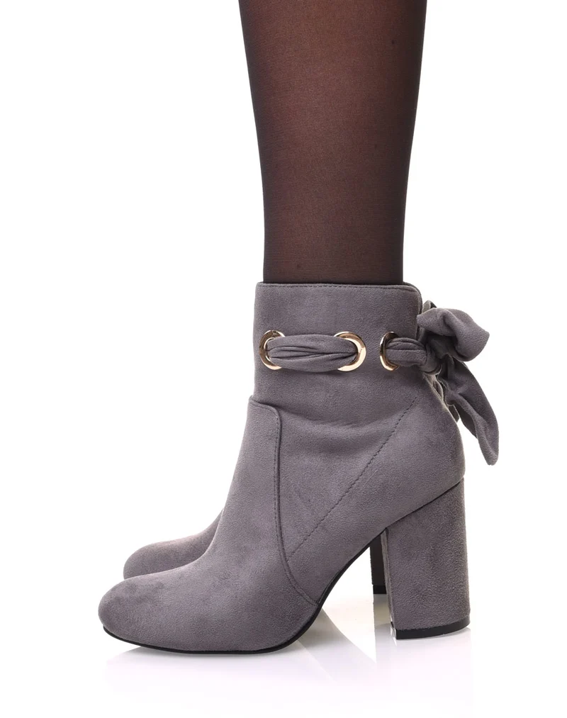Bottines grises à noeud et oeillets dorés