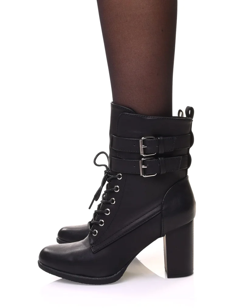 Bottines noires à talons lacées