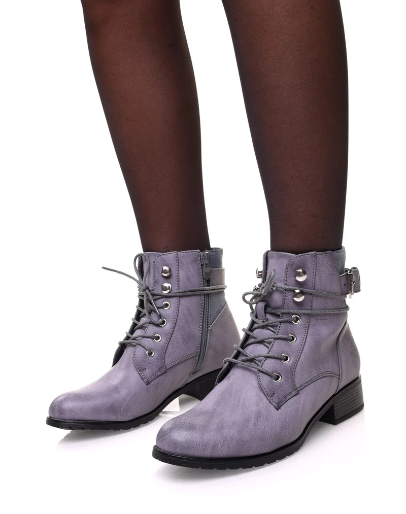 Bottines bleues à oeillets