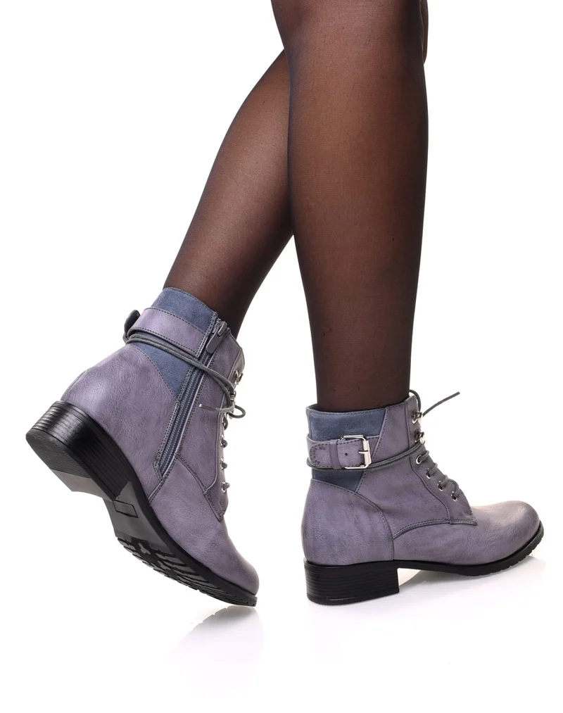 Bottines bleues à oeillets