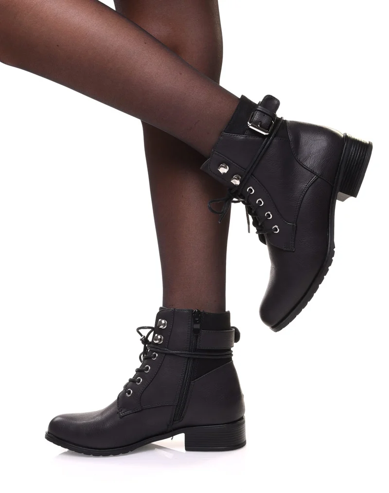 Bottines noires à oeillets