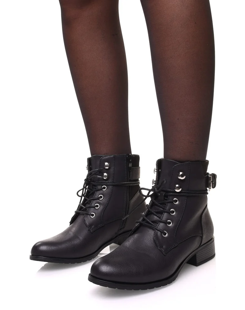 Bottines noires à oeillets