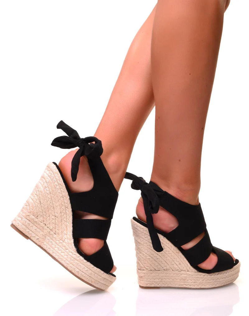 Sandales en suédine noire à talons compensés